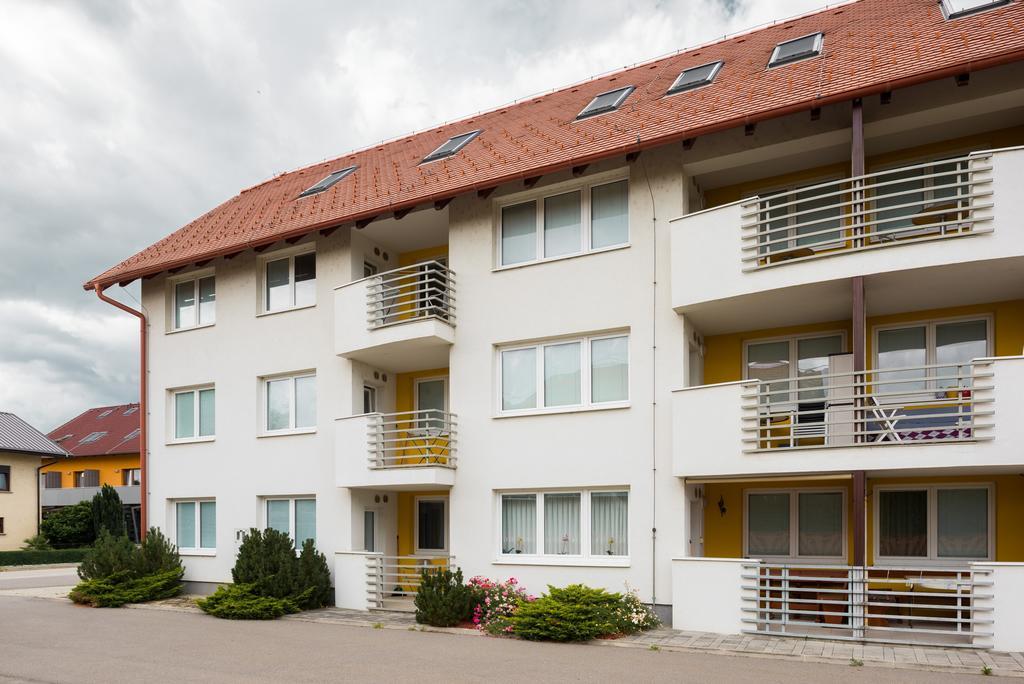 Apartments Моравське Топлице Екстер'єр фото