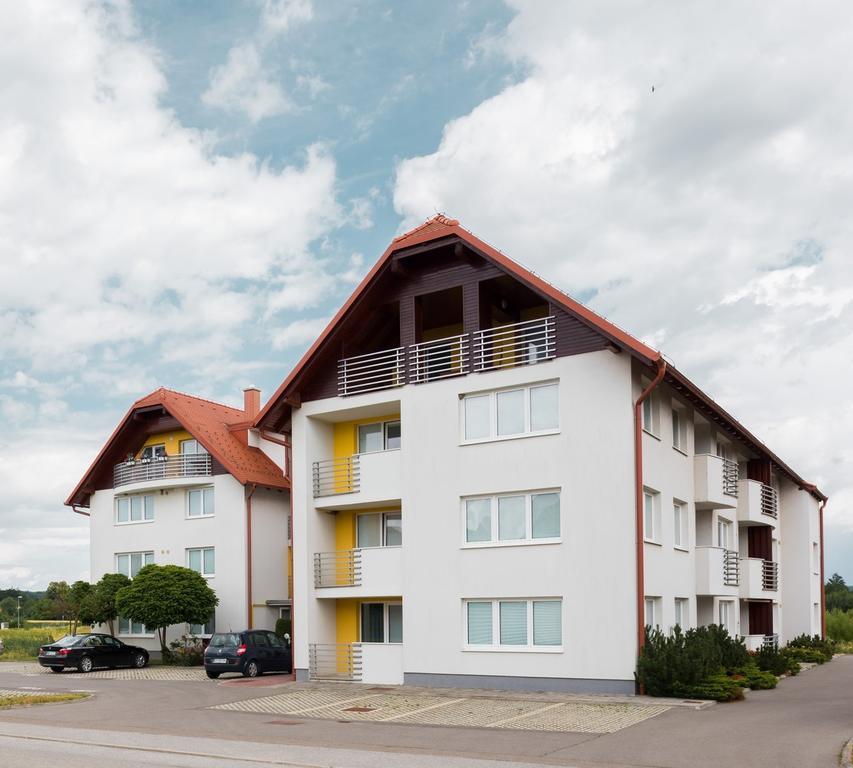 Apartments Моравське Топлице Екстер'єр фото